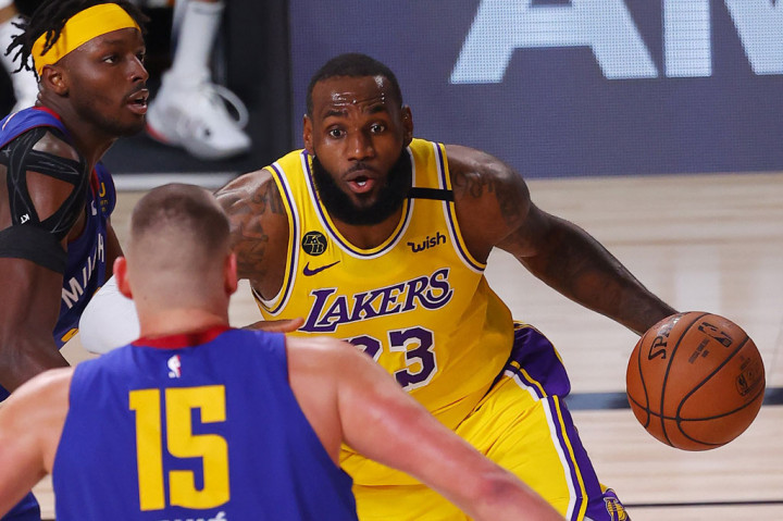 LeBron James menambahkan 15 poin, 12 assist dan enam rebound. Dwight Howard menyumbang 13 poin dari bangku cadangan dan ia secara efektif menjaga center produktif Nuggets, Nikola Jokic. 