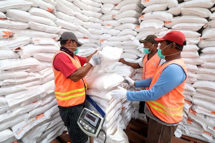 Muhadjir ingin memastikan program bansos berupa pembagian beras untuk PKH harus betul-betul sesuai dengan yang diterapkan. Beras yang diberikan harus bermutu dan merupakan beras medium. Setiap KPM akan menerima beras dengan besar Rp15 kilogram per bulan selama tiga bulan.