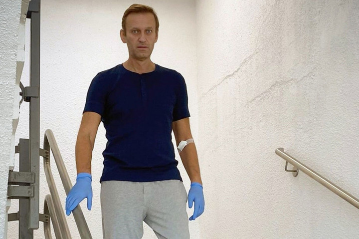Tokoh oposisi terkemuka Rusia Alexei Navalny, Sabtu, 19 September 2020 mengumumkan bahwa ia sudah bisa berjalan meski dengan gemetar, dan memberikan laporan rinci pertama tentang pemulihannya, hampir sebulan setelah diracun.