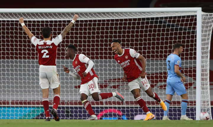 Eddie Nketiah bersama tim melakukan selebrasi usai mencetak gol ke gawang West Ham. AFP Photo/Ian Walton