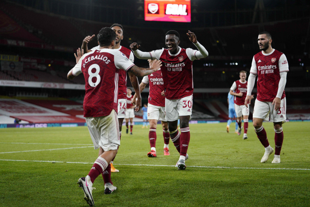 Skor 2-1 mampu dipertahankan hingga akhir laga dan Arsenal tetap memelihara kesempurnaan di dua laga ini, enam poin di posisi kedua klasemen, di bawah Everton. AFP Photo/Will Oliver