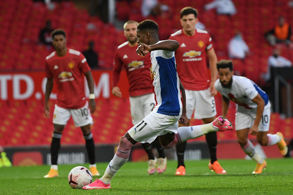 The Eagles kemudian memperbesar keunggulannya melalui penalti Wilfried Zaha di babak kedua. AFP Photo/Shaun Botterill
