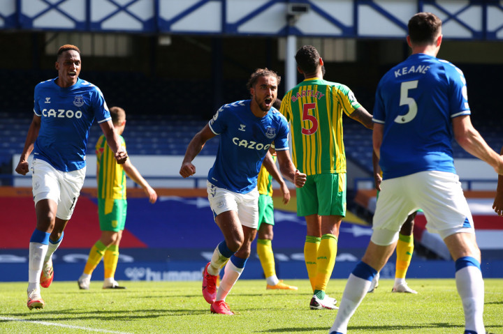 Everton merengkuh kemenangan usai membekap West Bromwich Albion 5-2. 
