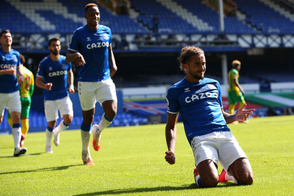 Dominic Calvert-Lewin melakukan selebrasi usai mencetak gol ke gawang West Bromwich Albion.