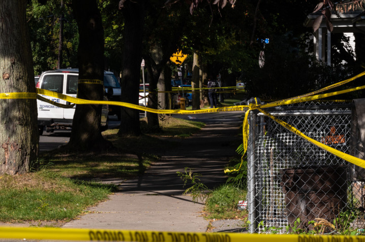 Penembakan terjadi ketika sejumlah orang melakukan pesta di belakang sebuah rumah di Rochester.