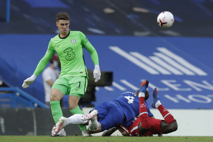 Di penghujung babak pertama tuan rumah harus bermain dengan 10 orang setelah Andreas Christensen diganjar kartu merah setelah melanggar Sadio Mane.