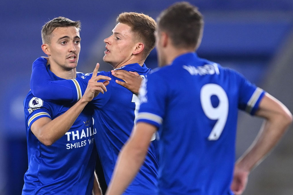 Namun, keunggulan Burnley tak bertahan lama sebab 10 menit kemudian Harvey Barnes menyelesaikan umpan tarik Timothy Castagne untuk membuat kedudukan imbang 1-1.