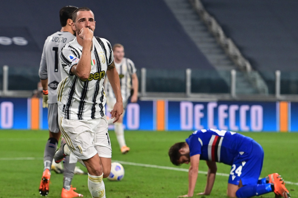 Leonardo Bonucci melakukan selebrasi usai mencetak gol ke gawang Sampdoria.