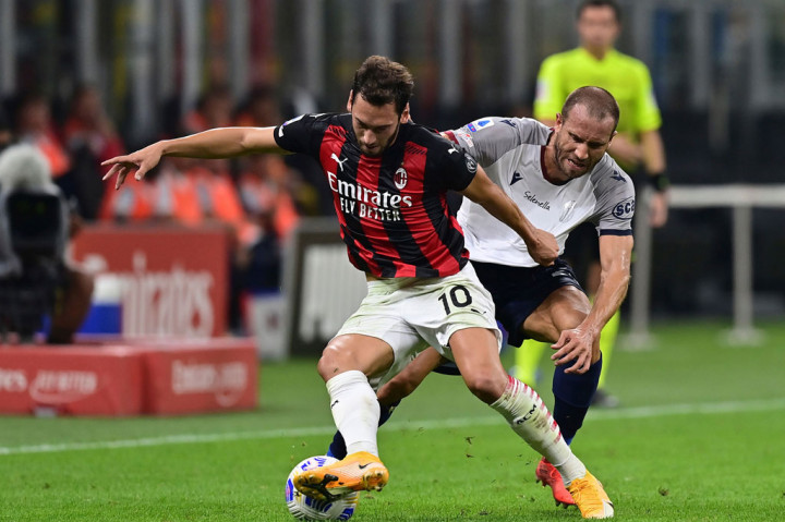 AC Milan menguasai jalannya pertandingan sejak awal laga. Beberapa peluang tercipta namun belum berbuah gol akibat rapatnya pertahanan Bologna.