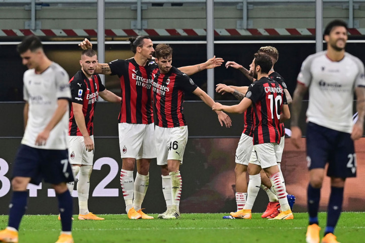 Zlatan Ibrahimovic kemudian memecahkan kebuntuan untuk timnya dengan sundulan mautnya menyambut umpan matang Ante Rebic pada menit ke-35. Skor 1-0 bertahan hingga jeda.