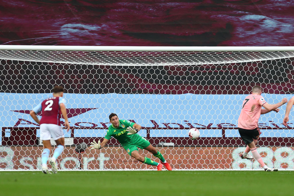 Sheffiel menyianyiakan peluang unggul pada babak pertama ketika tendangan penalti John Lundstrum diselamatkan oleh kiper Emiliano Martinez yang dibeli Villa dari Arsenal seharga USD 21 juta (sekitar Rp310 miliar) pekan lalu.