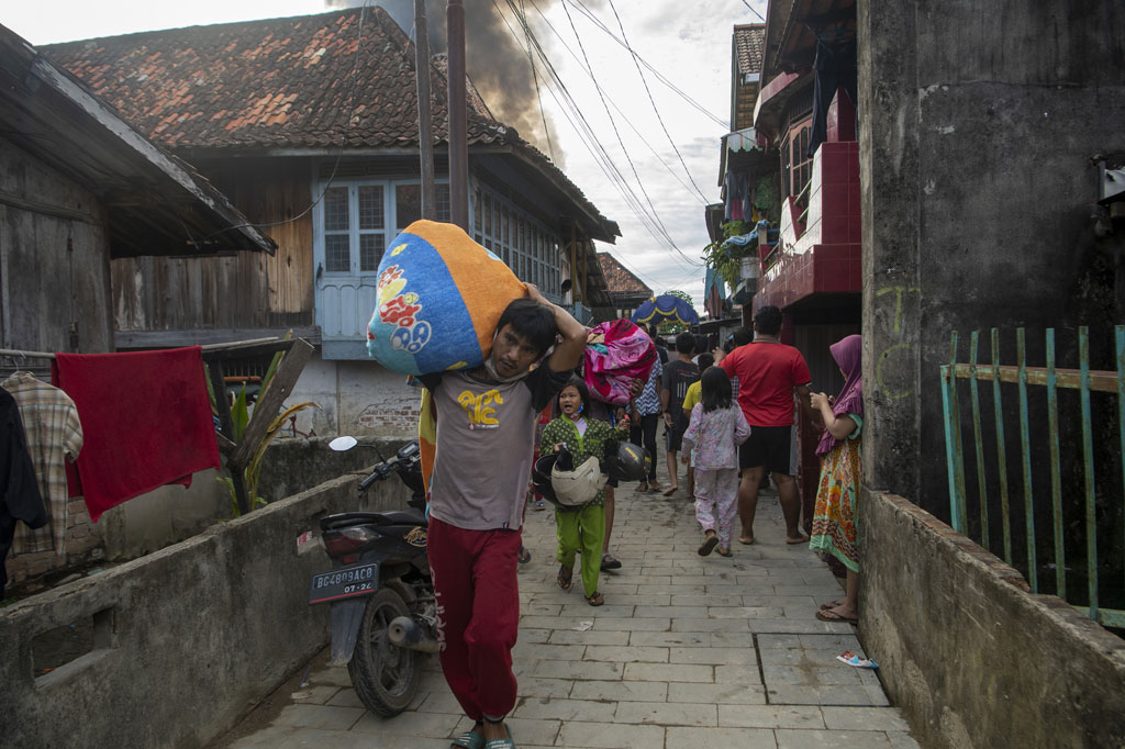Hingga kini penyebab kebakaran yang terjadi di permukiman padat penduduk tersebut masih dalam penyelidikan pihak berwajib.
