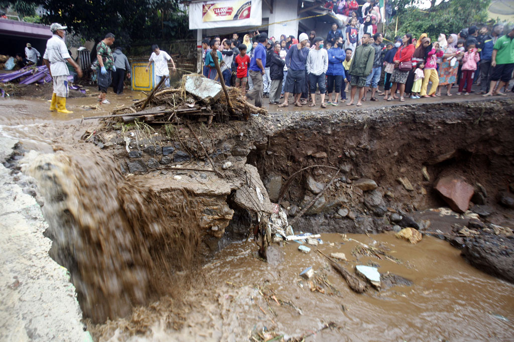 Badan Meteorologi, Klimatologi, dan Geofisika telah mengeluarkan peringatan dini cuaca di wilayah Provinsi Jawa Barat untuk Selasa, 22 September 2020 dan Rabu, 23 September 2020 dengan potensi hujan disertai kilat atau petir dan angin kencang.