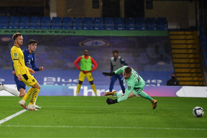 Gelandang anyar Kai Havertz membuktikan ketajamannya dengan mencetak gol kedua timnya pada menit ke-28 menyelesaikan umpan matang Mason Mount. Skor 2-0 bertahan hingga jeda.