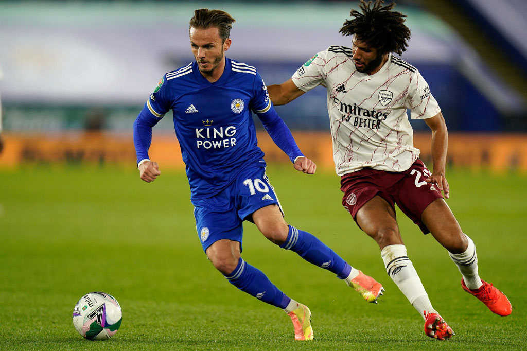 Peluang emas tuan rumah lewat tembakan jarak jauh James Maddison pada menit ke-40 masih dimentahkan tiang gawang. Padahal Leno sudah mati langkah. Tak ada gol yang tercipta pada babak pertama.