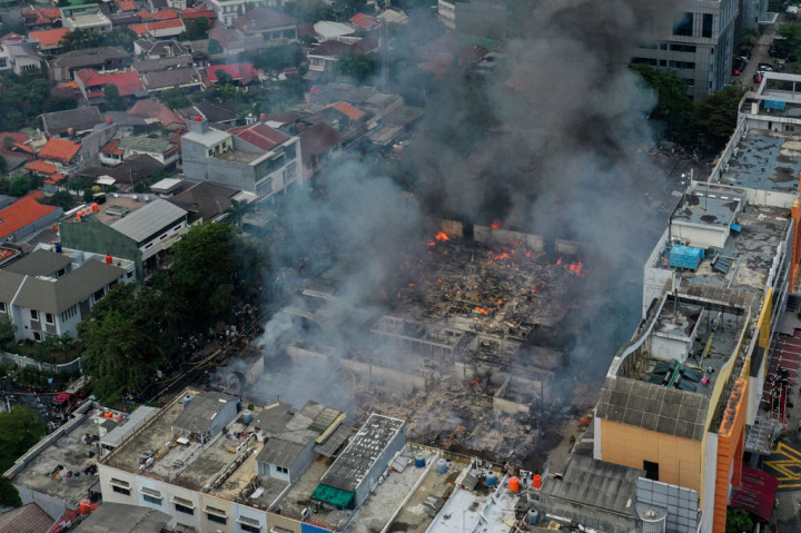Kebakaran melanda Pasar Cempaka Putih, Jakarta, Kamis, 24 September 2020. Peristiwa kebakaran dilaporkan terjadi sekitar pukul 09.30 WIB.