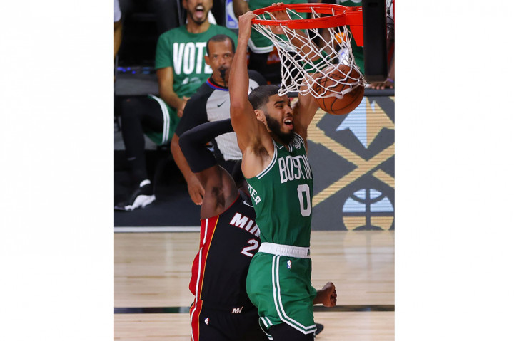 Sementara itu, Jayson Tatum memimpin Celtics dengan 28 poin, semuanya dihasilkan di babak kedua. Jaylen Brown menyumbang 21 poin, Kemba Walker mencetak 20 poin, Gordon Hayward 14 poin, dan Marcus Smart menyumbang 10 poin serta 11 assist.