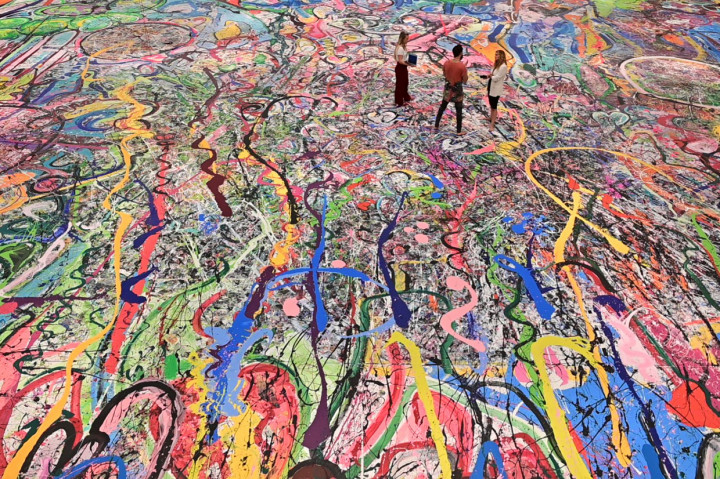 Karya seni seluas 1.980 meter² itu akan dipotong menjadi beberapa bagian terpisah, yang dilelang oleh pelukis Sacha Jafri dengan harapan dapat mengumpulkan US$ 30 juta (Rp 442 miliar) untuk amal.