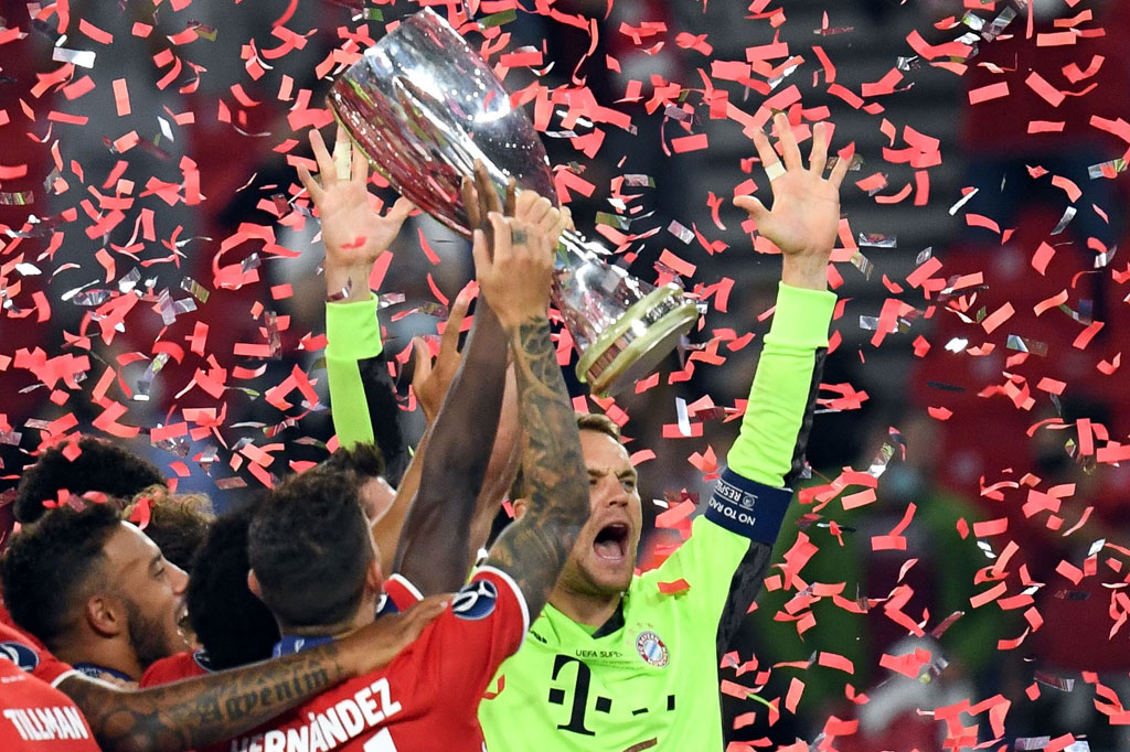 Klub Bavaria itu kini mencatatkan rekor tidak terkalahkan dalam 32 pertandingan secara beruntun, setelah mereka menjuarai Liga Jerman, Piala Jerman, dan Liga Champions.