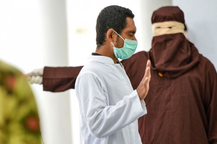 Terpidana terbukti bersalah berdasarkan vonis majelis hakim Mahkamah Syariah melanggar Pasal 50 jo Pasal 1 Angka 30 Qanun Aceh Nomor 6 tahun 2014 tentang hukum jinayat.