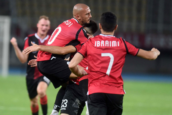 Tuan rumah sempat menyamakan kedudukan melalui gol Valmir Nafiu yang menaklukkan kiper Joe Hart pada menit ke-55.