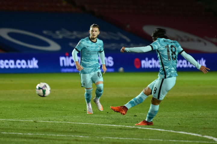 Liverpool menggandakan keunggulannya pada menit ke-18 melalui sepakan melengkung Takumi Minamino yang bersarang ke pojok kanan atas gawang Lincoln dan tak terjangkau kiper Alex Palmer.