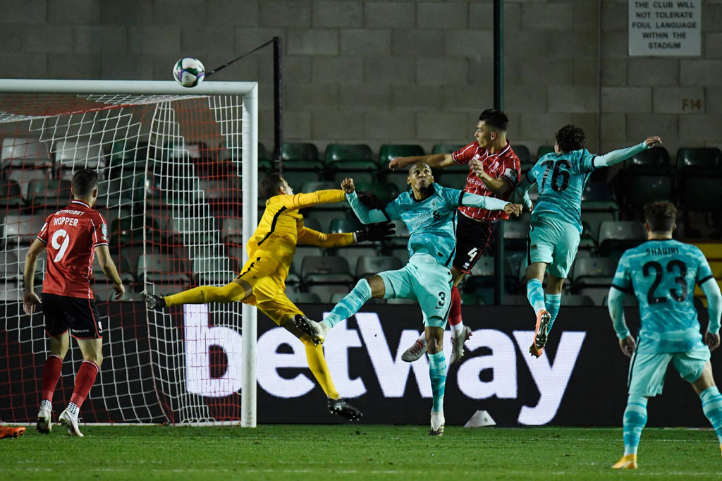 Tuan rumah sempat memperkecil ketertinggalan lewat Tayo Edun dan Lewis Monstsma.