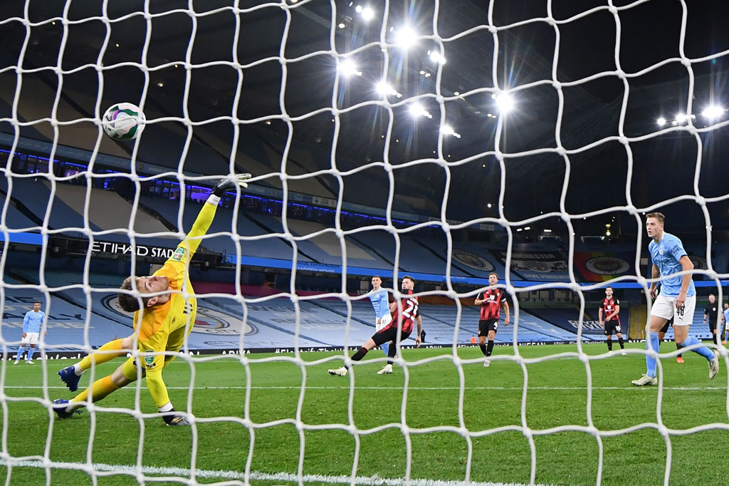 Masuknya dua pemain tim utama itu cukup mengubah pola kreasi serangan City, hingga akhirnya pada menit ke-75 Foden mencetak gol memanfaatkan bola muntah hasil tembakan Riyad Mahrez yang sempat membentur tiang gawang. Skor menjadi 2-1.