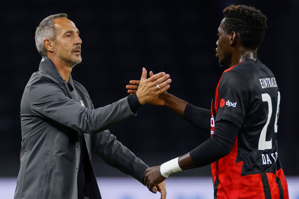 Skor 1-3 bertahan hingga laga usai untuk membawa Frankfurt memuncaki klasemen sementara Liga Jerman dengan 6 poin.