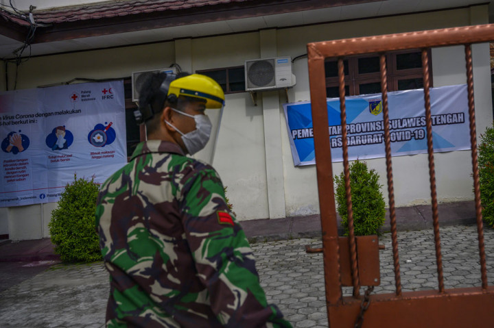 Pemerintah setempat menjadikan sejumlah gedung milik pemerintah sebagai rumah sakit darurat penanganan Covid-19 menyusul terjadinya peningkatan signifikan kasus konfirmasi positif covid-19 dalam sepekan terakhir ini dan tidak dapat ditampung di rumah sakit umum yang ada karena sudah penuh.