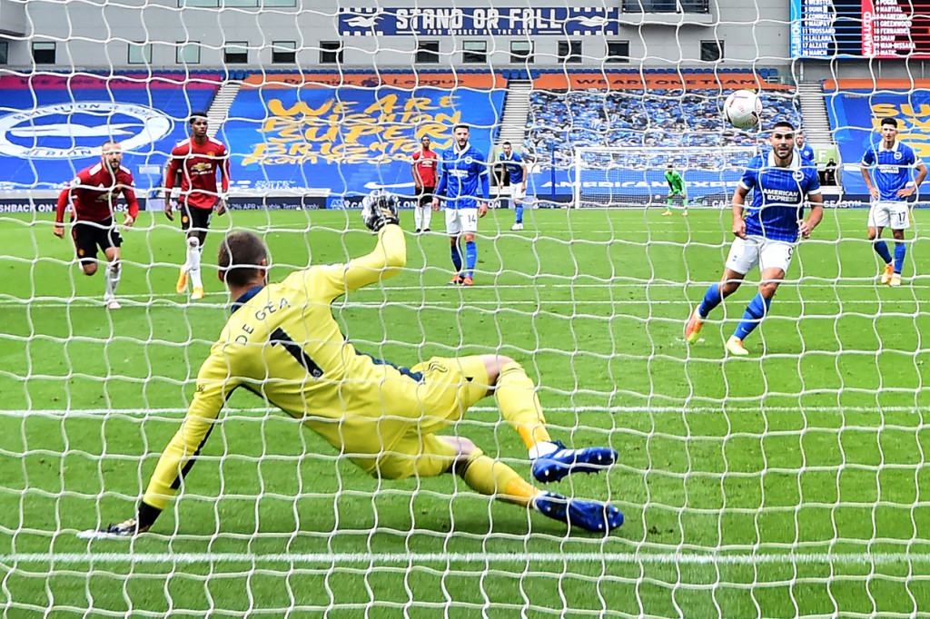 Brighton sempat unggul lebih dulu melalui penalti Neal Maupay pada menit ke-40. AFP Photo/Glyn Kirk