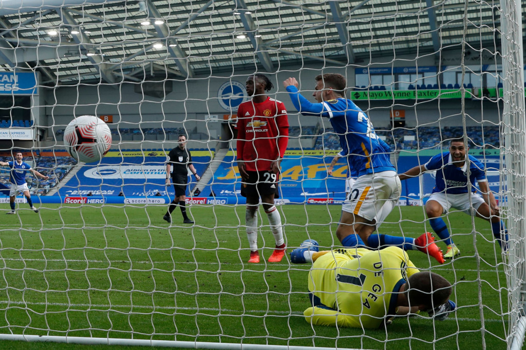 Di injury time, drama terjadi ketika Solly March bisa menyamakan skor menjadi 2-2. AFP Photo/John Sible