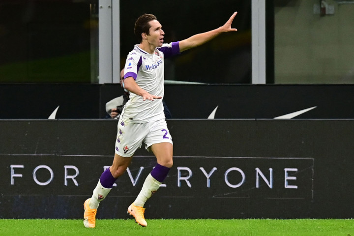 Federico Chiesa melakukan selebrasi usai mencetak gol ke gawang Inter Milan.
