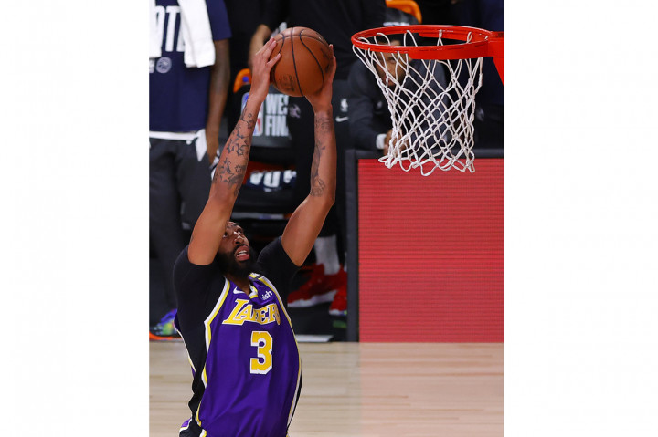 Sementara rekannya, Anthony Davis, ikut mencatat 27 angka. 
