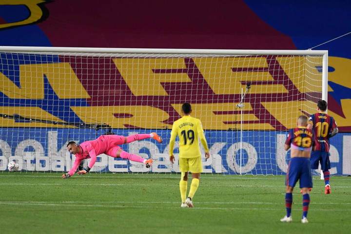 Pemain berusia 17 tahun yang berada pada musim keduanya bersama tim utama Barca itu kemudian membuat timnya mendapatkan penalti. Dia dilanggar Mario Gaspar di kotak terlarang. Eksekusi penalti oleh kapten tim Messi menjadi gol ketiga timnya pada menit ke-35.