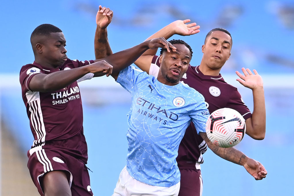 Absennya duet striker Gabriel Jesus dan Sergio Aguero karena cedera membuat Raheem Sterling terlihat tidak nyaman dengan posisi sendirian di depan. Sebaliknya pertahanan yang lemah tak mampu membendung serangan cepat nan maut dari Leicester.