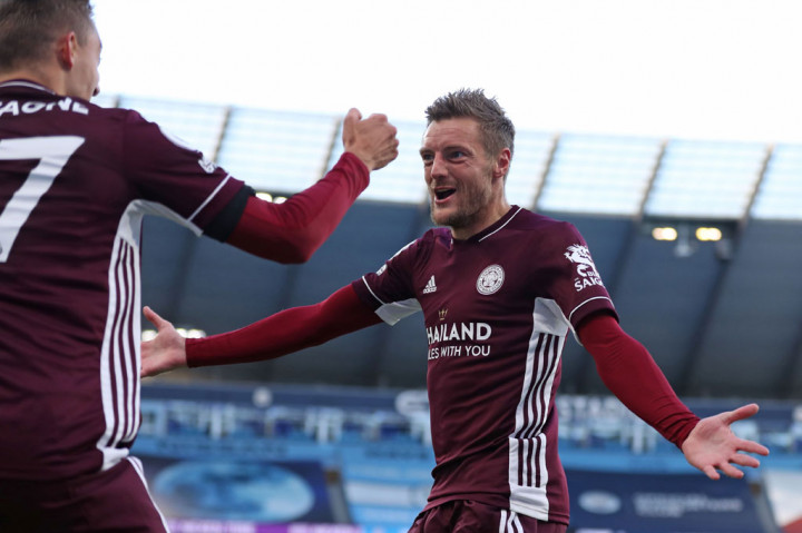 Vardy membawa Leicester balik memimpin pada menit ke-54 setelah melepaskan tendangan rendah meneruskan umpan Timothy Castagne dari sektor kanan.