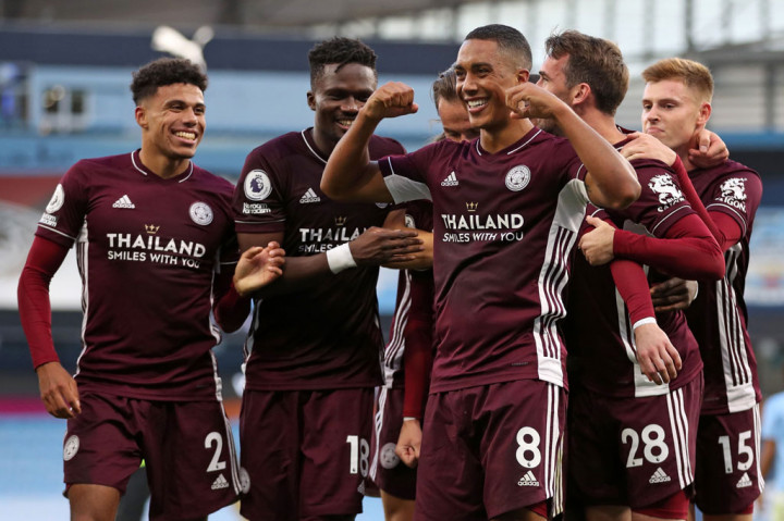 Empat menit berselang Youri Tielemans mengonversi penalti ketiga Leicester pada menit ke-88 untuk menyegel kemenangan meyakinkan tim tamu menjadi 2-5.