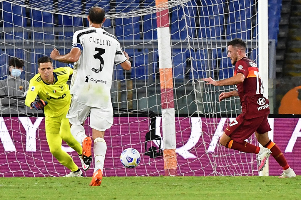 AS Roma unggul lebih dulu lewat penalti Jordan Veretout lewat titik putih di menit ke-31. 