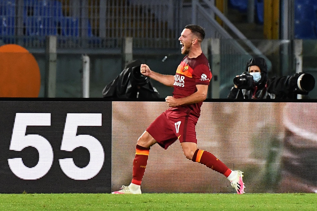 Jordan Veretout melakukan selebrasi usai mencetak gol ke gawang Juventus.