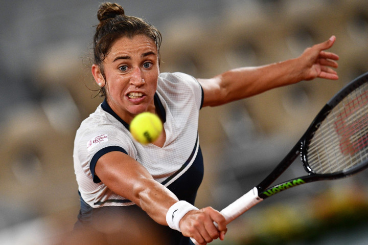 Petenis asal Rumania itu menang 6-4, 6-0 atas lawannya.