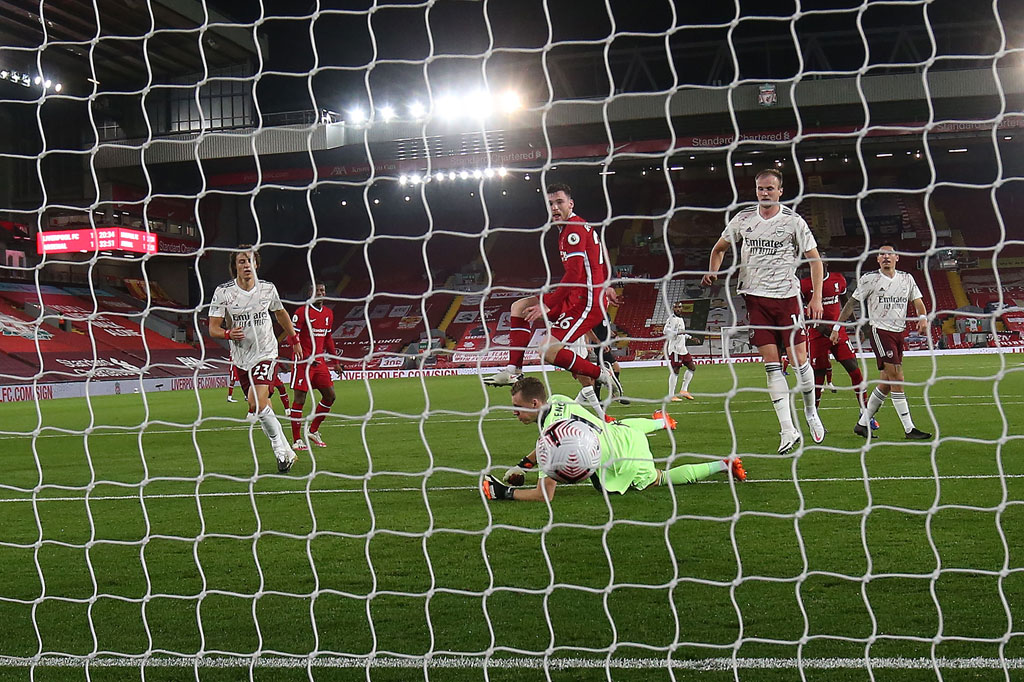 Robertson membayar kesalahannya dengan membawa Liverpool berbalik memimpin 2-1 pada menit ke-34 saat ia bergerak di luar radar untuk menyambut umpan silang Alexander-Arnold dan mengecoh Leno untuk menjebol gawang Arsenal.
