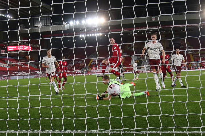 Robertson membayar kesalahannya dengan membawa Liverpool berbalik memimpin 2-1 pada menit ke-34 saat ia bergerak di luar radar untuk menyambut umpan silang Alexander-Arnold dan mengecoh Leno untuk menjebol gawang Arsenal.