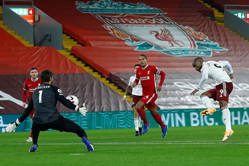 Babak kedua Arsenal tampil lebih berbahaya dan Lacazette hampir membuat kedudukan imbang ketika lolos dari jebakan offside, tetapi kiper Alisson Becker dengan sigap melakukan antisipasi.