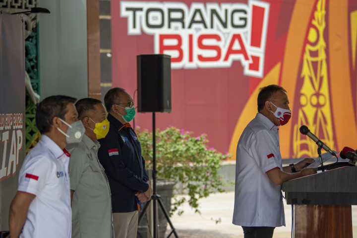 PSSI menunda kompetisi Liga 1 dan Liga 2 selama satu bulan dari jadwal lanjutan yang seharusnya digelar mulai 1 Oktober 2020 menjadi November 2020 setelah tidak mendapat izin keamanan dari Polri karena situasi pandemi virus corona di Indonesia yang belum membaik. 