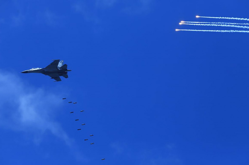 Pesawat Sukhoi TNI AU mengikuti Latihan Puncak Komando Operasi Angkatan Udara II Sikatan Daya 2020, di AWR Pandanwangi Lumajang, Jawa Timur.