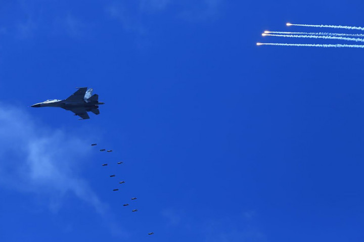 Pesawat Sukhoi TNI AU mengikuti Latihan Puncak Komando Operasi Angkatan Udara II Sikatan Daya 2020, di AWR Pandanwangi Lumajang, Jawa Timur.