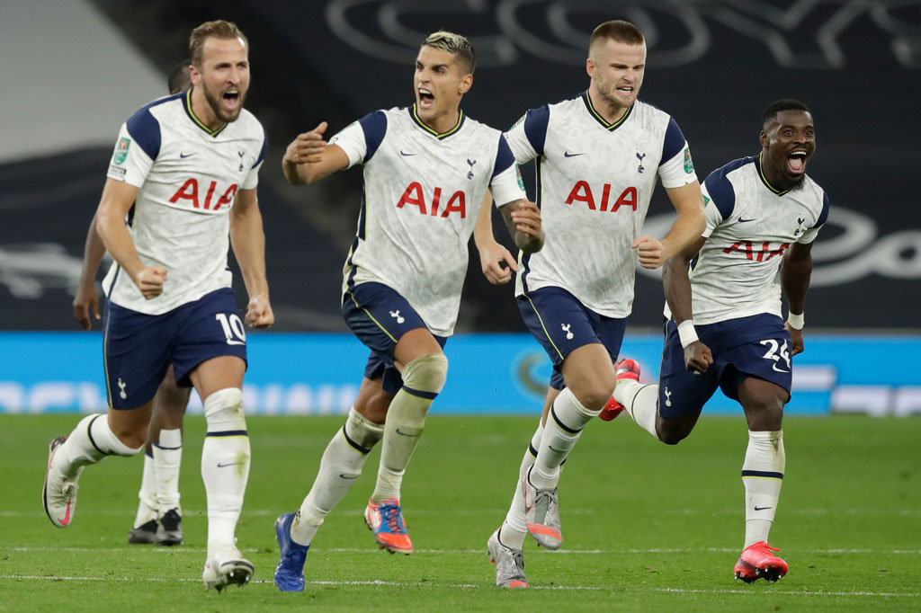 Tottenham Hotspur menyingkirkan rival sekota Chelsea dari babak 16 besar Piala Liga Inggris lewat drama adu penalti dengan skor 5-4 di Stadion Tottenham Hotspur, London, Rabu, 30 September 2020 dini hari WIB.