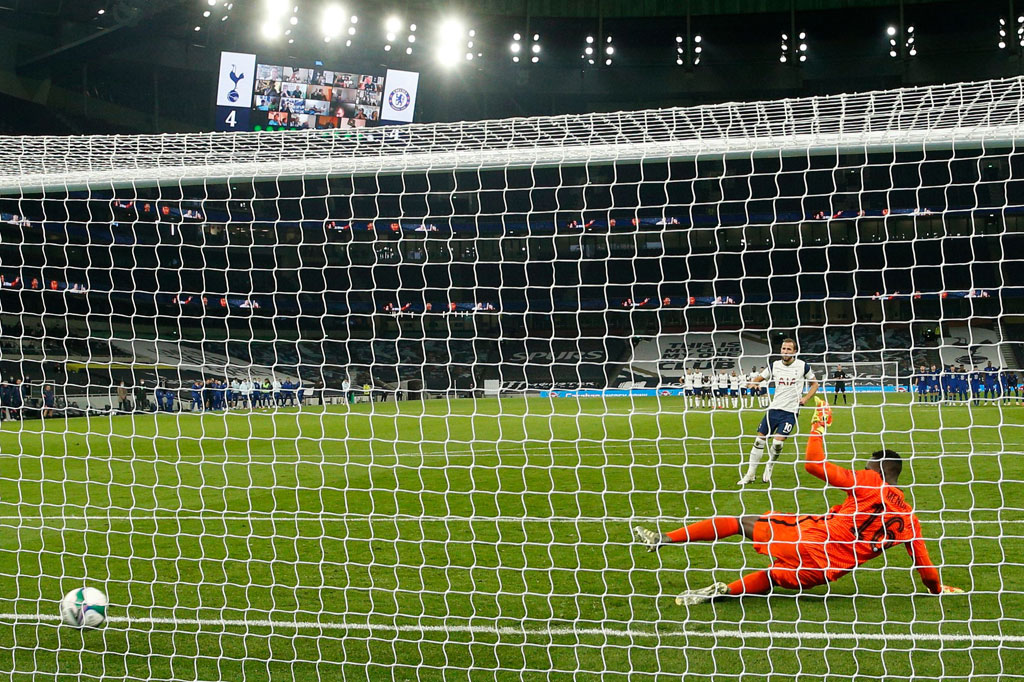 Dalam adu penalti lima algojo Tottenham yakni Eric Dier, Lamela, Pierre-Emile Hojbjerg, Lucas Moura, dan Harry Kane sukses menceploskan bola ke gawang.