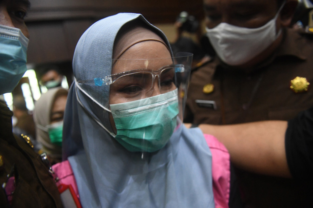 Surat tersebut ditulis tangan oleh Pinangki dan diberikan kepada wartawan saat Pinangki meninggalkan ruang sidang Pengadilan Tindak Pidana Korupsi (Tipikor), Jakarta, Rabu, 30 September 2020.